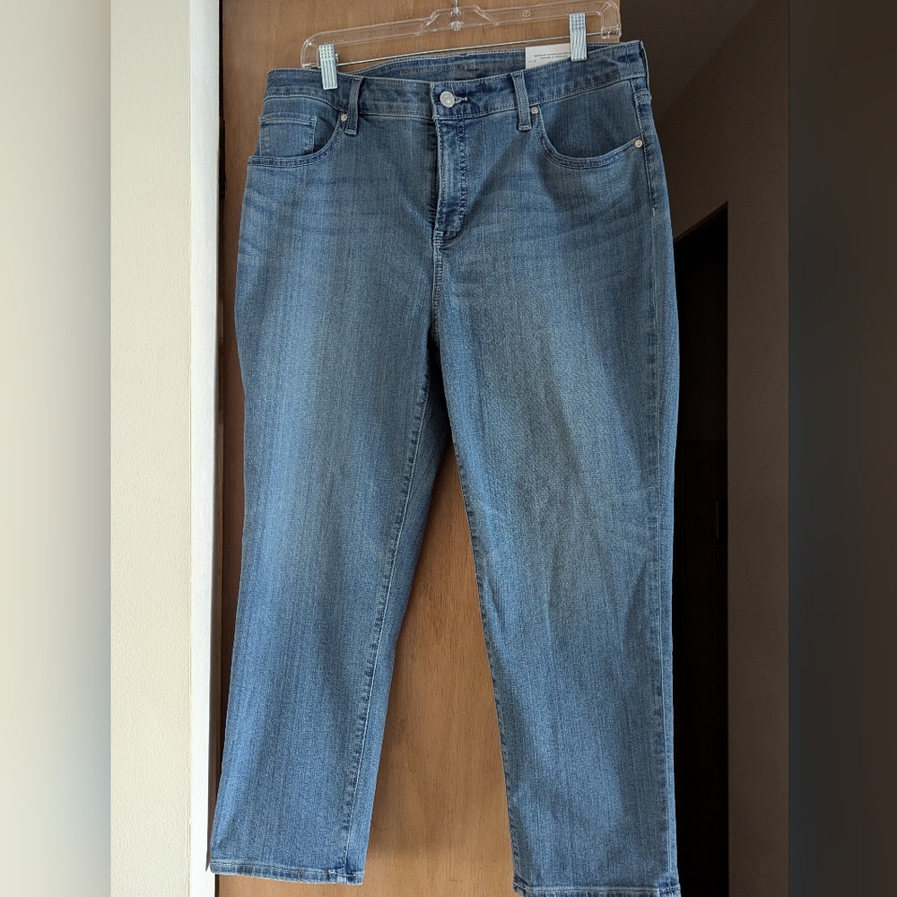 Chico's So Slimming Girlfriend Jeans Size 12 (Chico's 2) Light Wash NWT